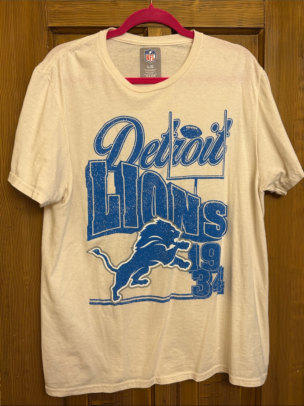 NFL Detroit Lions Cream Tee with Blue Print